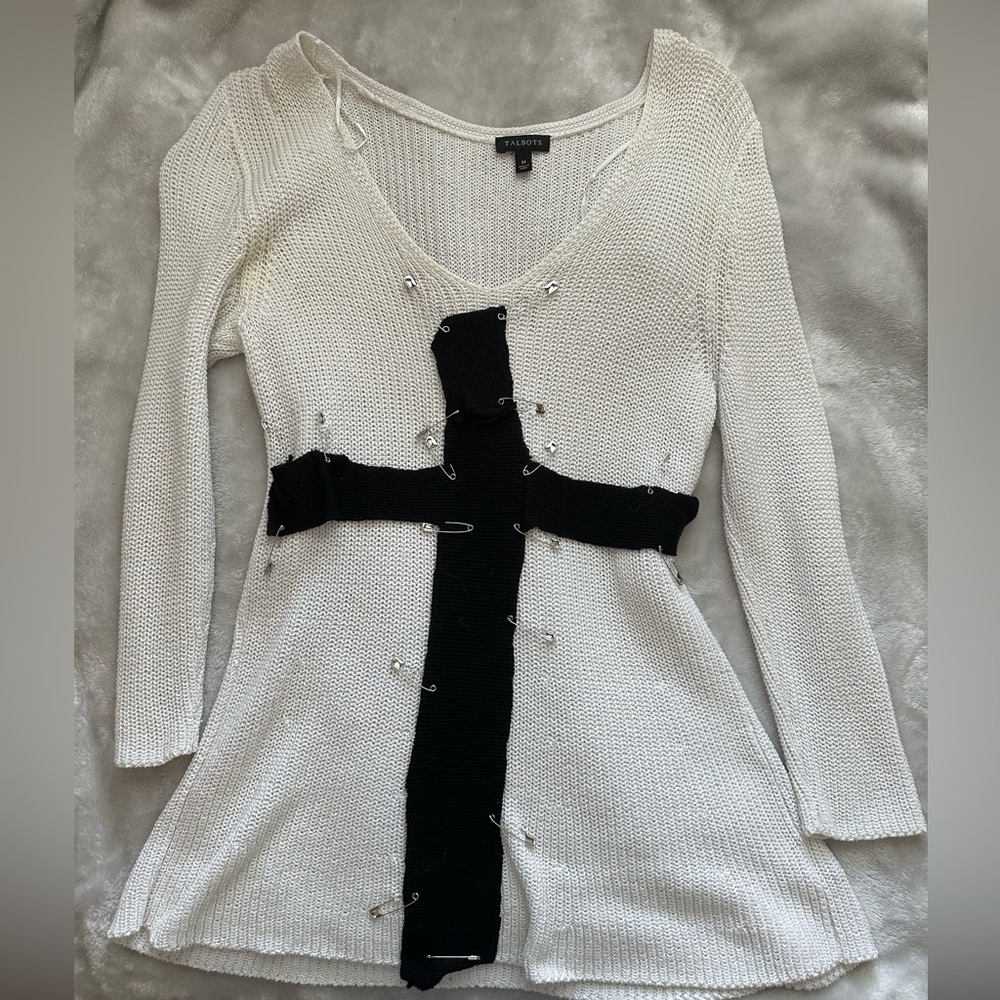 TALBOTS | alternative y2k goth safety pin top